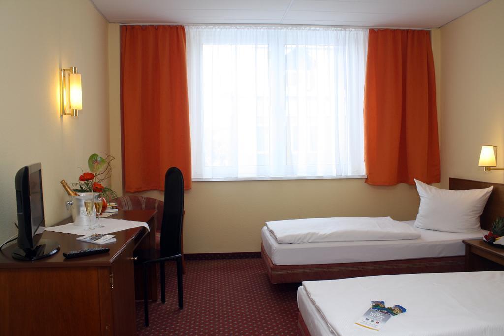 Quick Hotel Dresden West 凯赛尔多夫 外观 照片